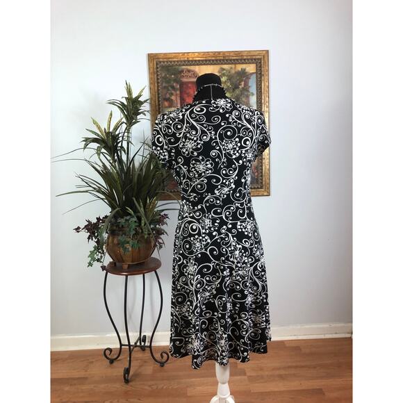 Chadwicks Dress Women's Medium Black White Floral Ruched Stretch A Line - Picture 5 of 8